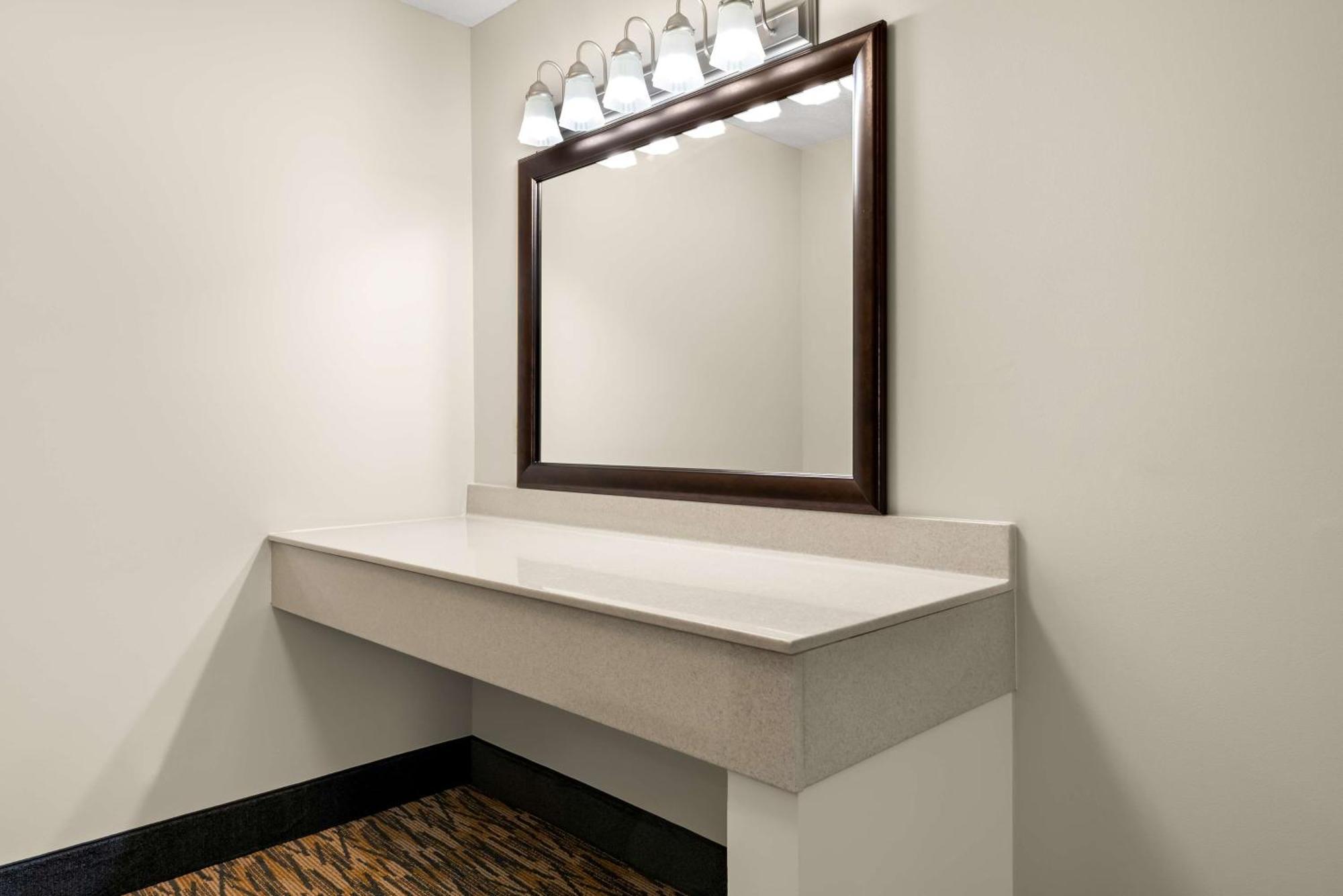 Best Western Inn Rice Lake Екстер'єр фото