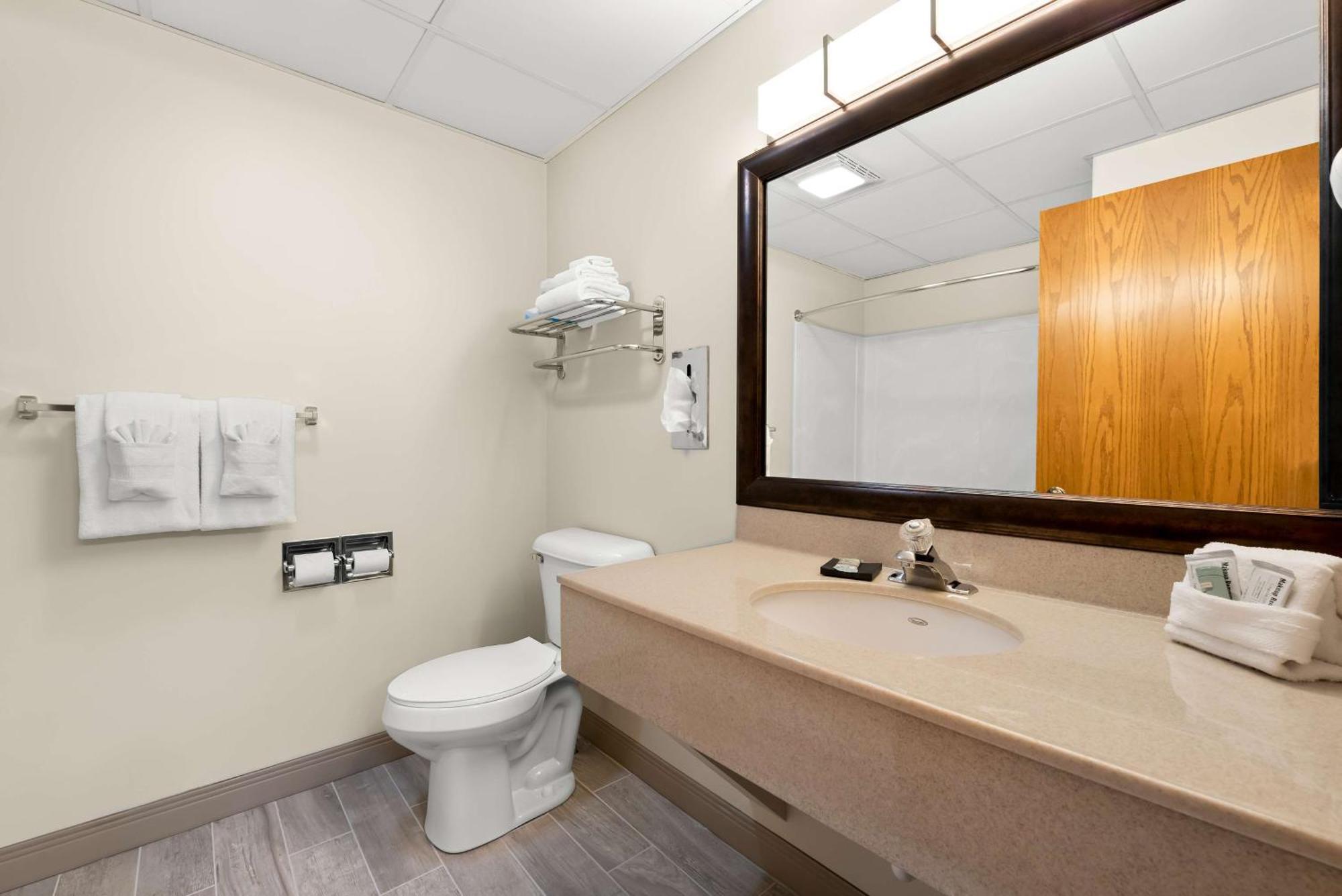 Best Western Inn Rice Lake Екстер'єр фото